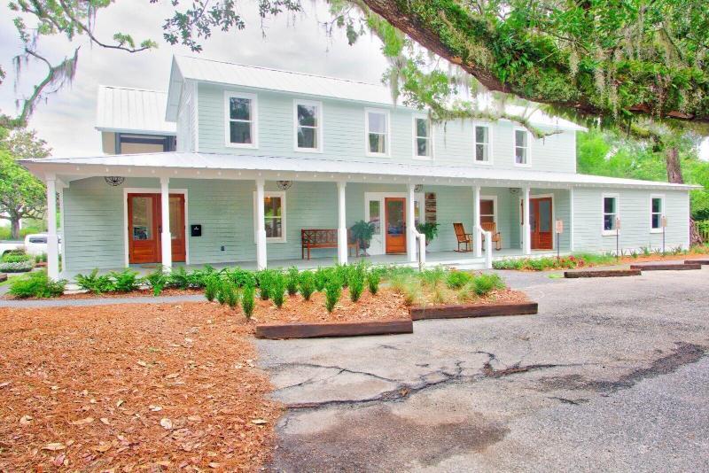 Roost Ocean Springs Hotel Exterior photo